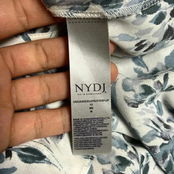 NYDJ Button Down Blouse Size 1X - Picture 7 of 9